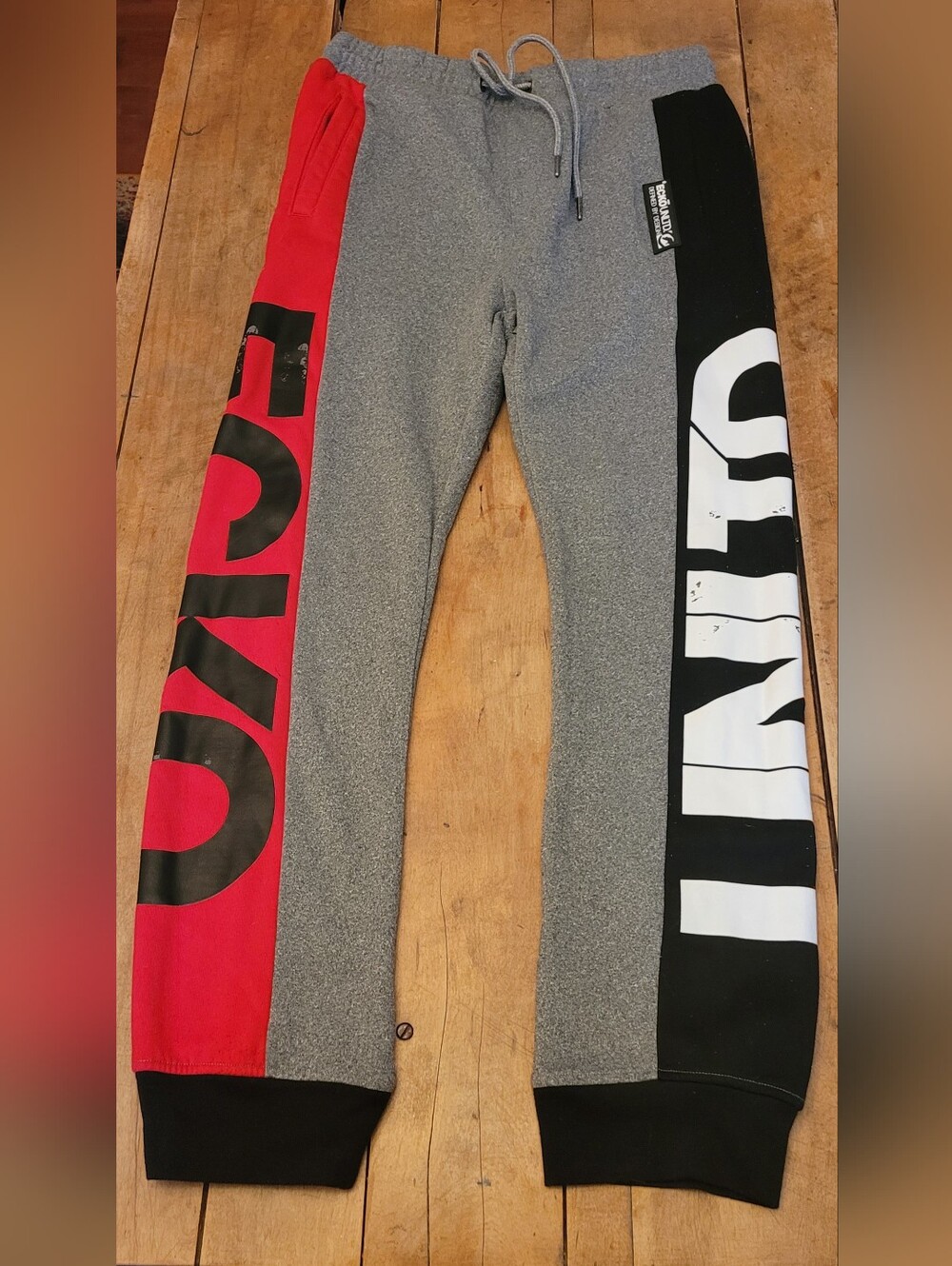 🥳2/$35🥳 Ecko Unlimited Gray Joggers with Red & Black Panels